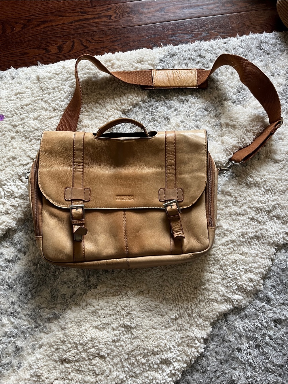 Kenneth Cole reaction messenger bag